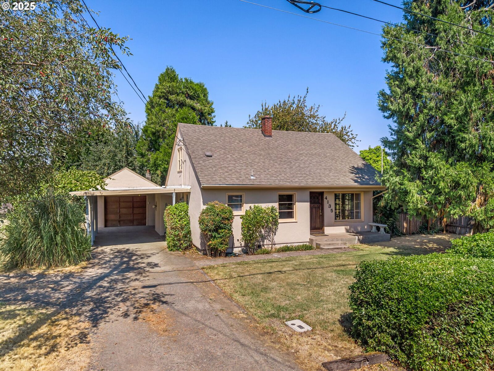 Property Photo: 4135 Wood Ave OR 97402