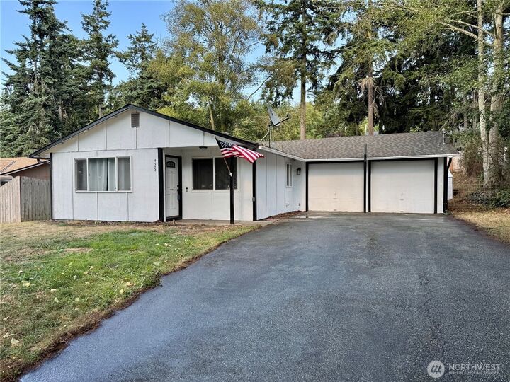 4374  Northgate Drive  Oak Harbor WA 98277 photo