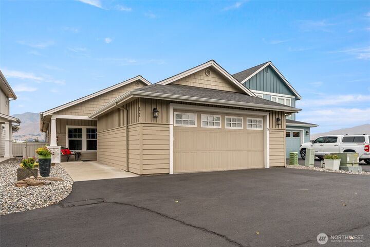 Property Photo:  2452 NW Columbia Avenue 22  WA 98802 