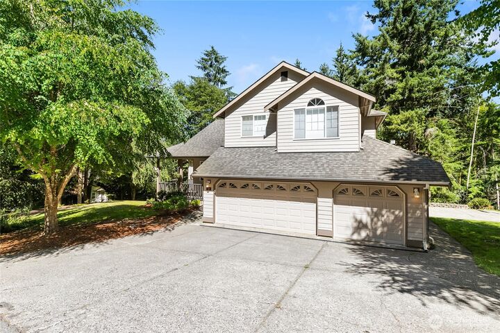 Property Photo: 18 Sweetclover Circle WA 98229