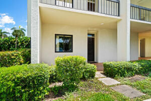 Property Photo: 3000 Presidential Way #101 FL 33401