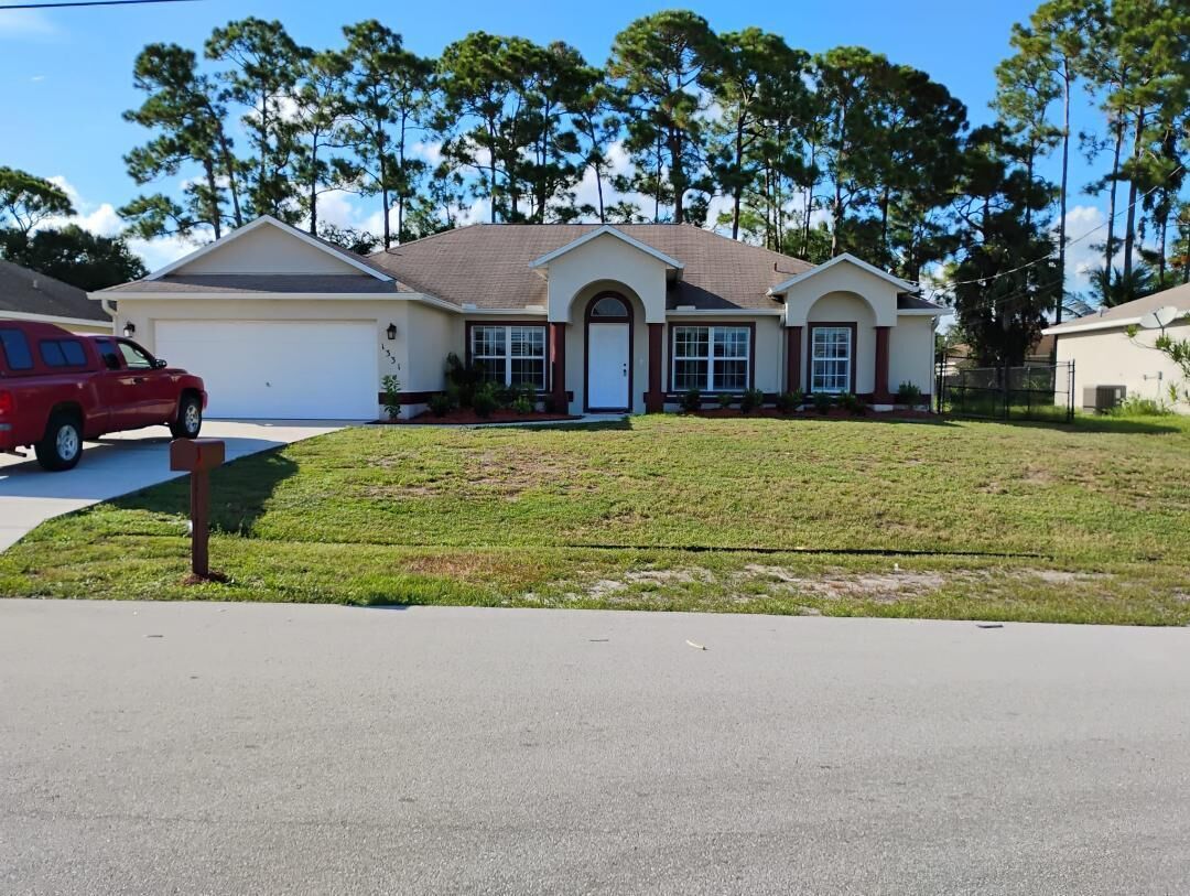 Property Photo: 1331 SW Ingrassina Avenue FL 34953