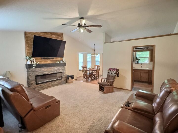 Property Photo: 324 Victoria Rd KS 67114