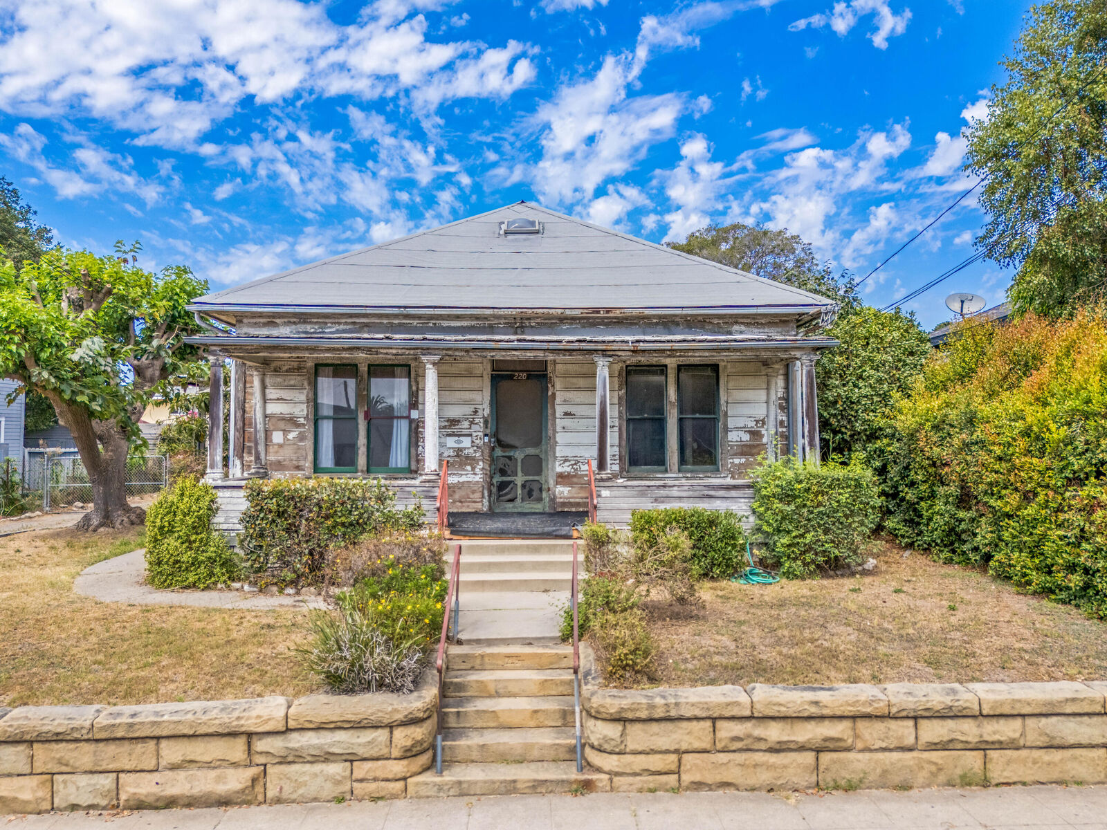 Property Photo:  220 W Figueroa Street  CA 93101 