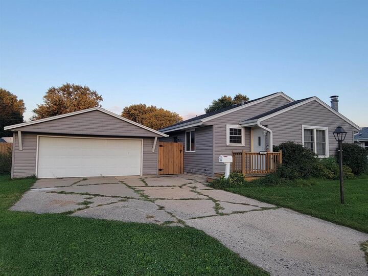 Property Photo:  2213 South Walnut Street  WI 53546 