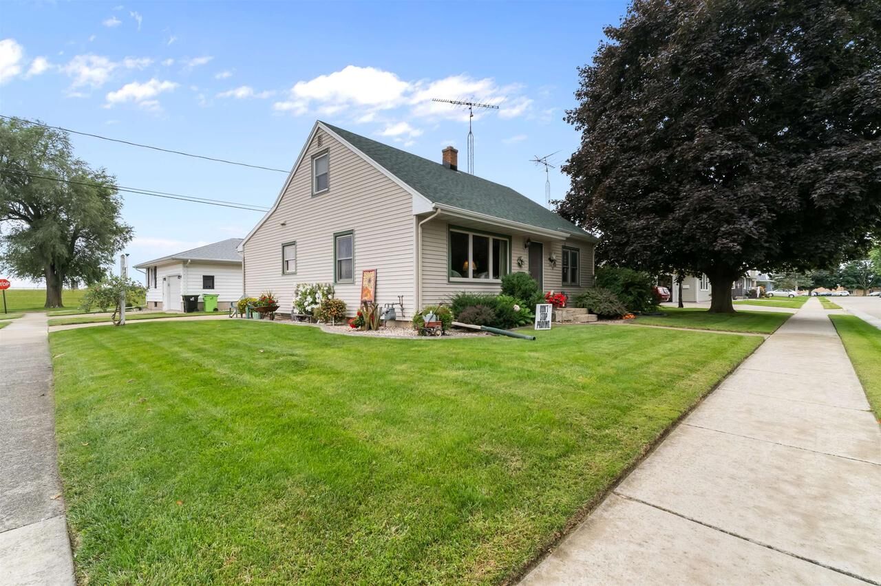 Property Photo: 501 Pleasant Avenue WI 53963