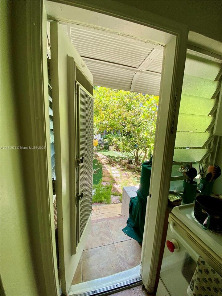 Property Photo: 1512 SW 14th Ter FL 33145