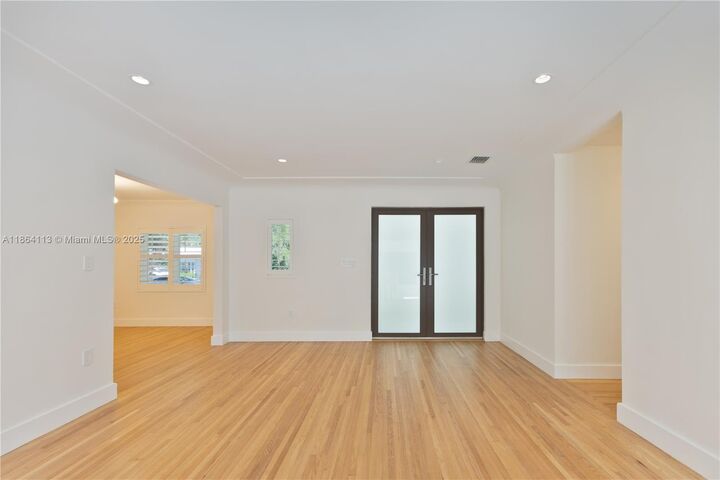 Property Photo: 518 Daroco Ave FL 33146