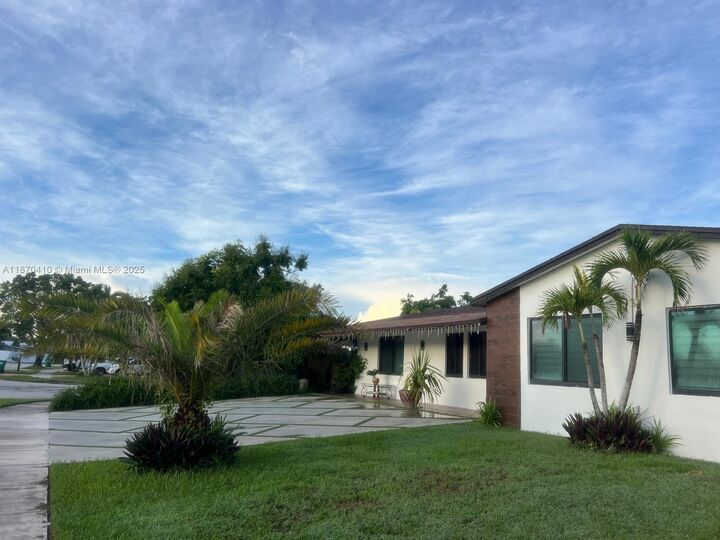 Property Photo: 15230 SW 109th Ave FL 33157