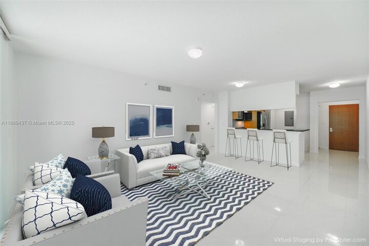 31 SE 5th St 1510  Miami FL 33131 photo
