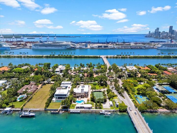 Property Photo: 145 Palm Ave FL 33139
