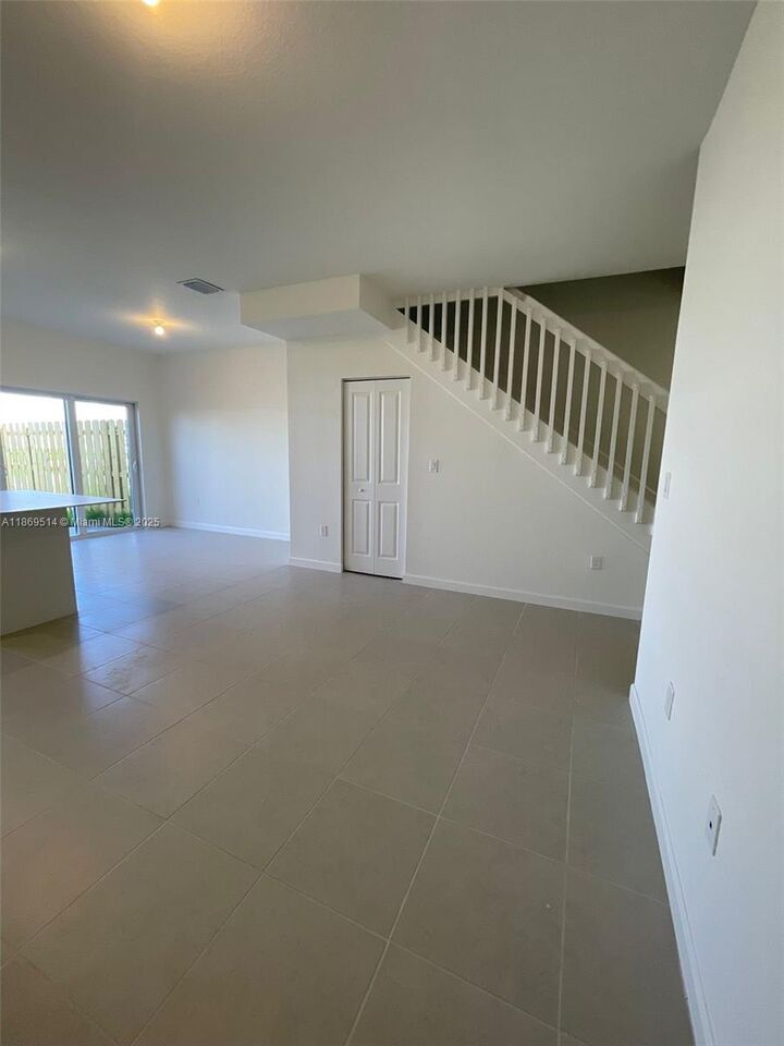 Property Photo: 2760 SE 26th Ave 0 FL 33035