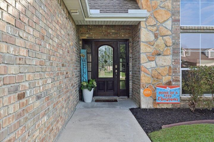 Property Photo: 6465 Woodridge Dr TX 77657