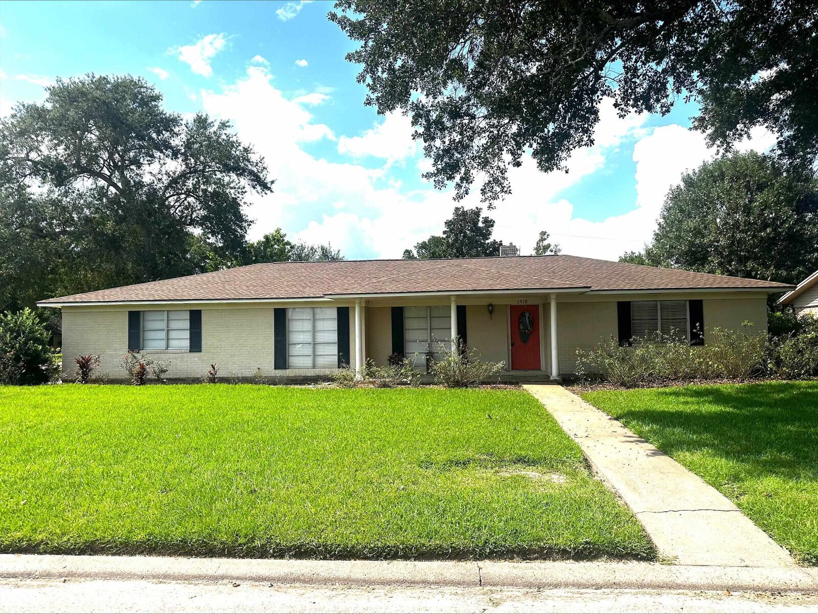 Property Photo: 1918 Beverly St. TX 77632