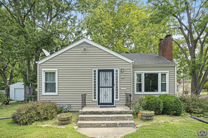 Property Photo: 1540 SW Webster Ave KS 66604