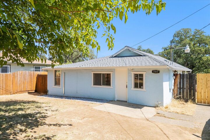 1517 Cottonwood Avenue  Redding CA 96001 photo