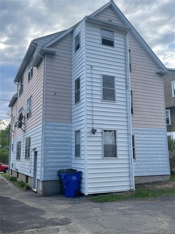 Property Photo: 36 Oakwood Avenue First Floor CT 06119