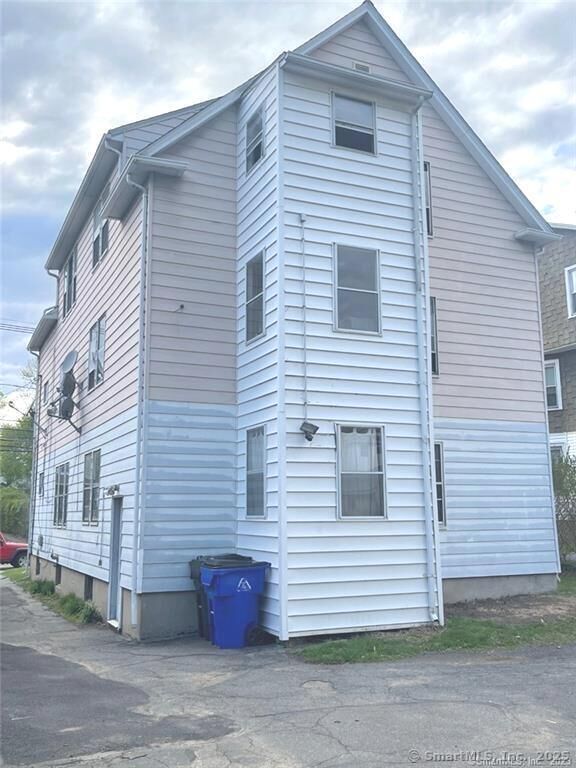 Property Photo:  36 Oakwood Avenue First Floor  CT 06119 