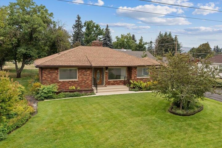Property Photo: 11512 E Valleyway Ave WA 99206