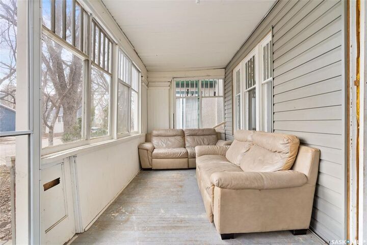 Property Photo:  1954 Garnet Street  SK S4T 2Z4 