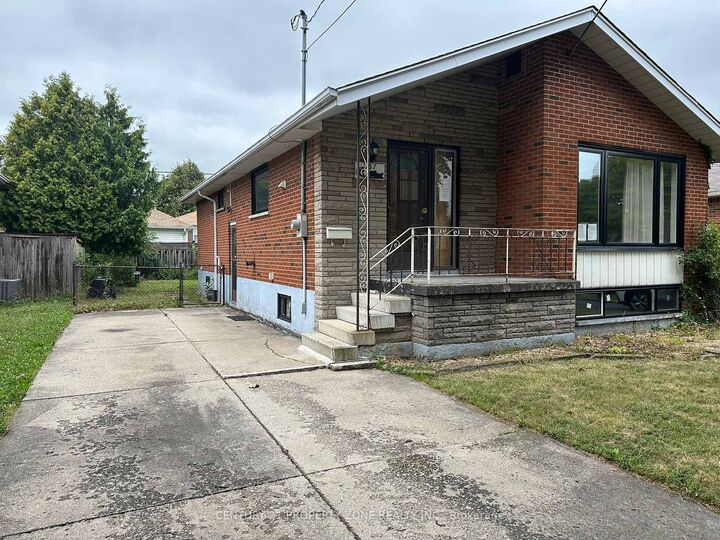 Property Photo:  237 Fernwood Crescent  ON L8T 3L7 