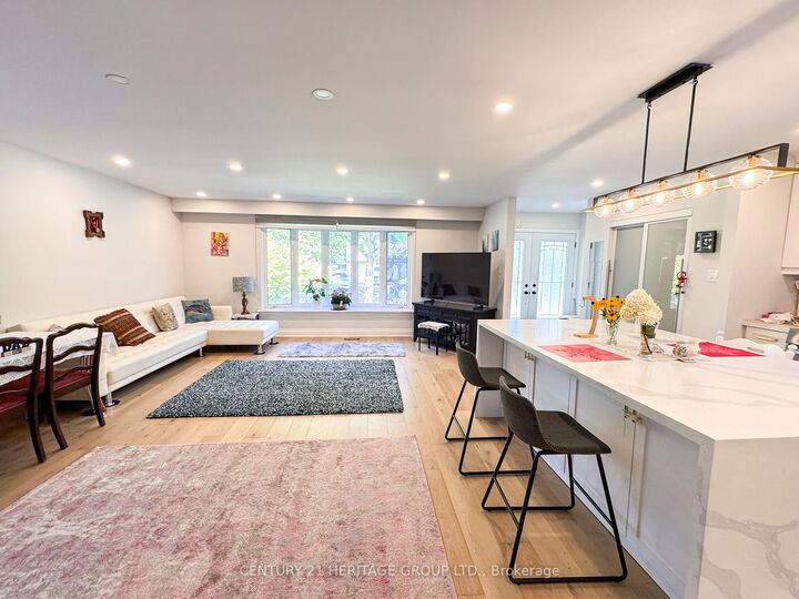 Property Photo:  44 Devins Drive  ON L4G 2Z1 