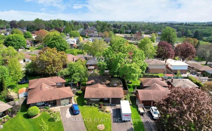 Property Photo: 603 Braemor Court ON L1J 2X7