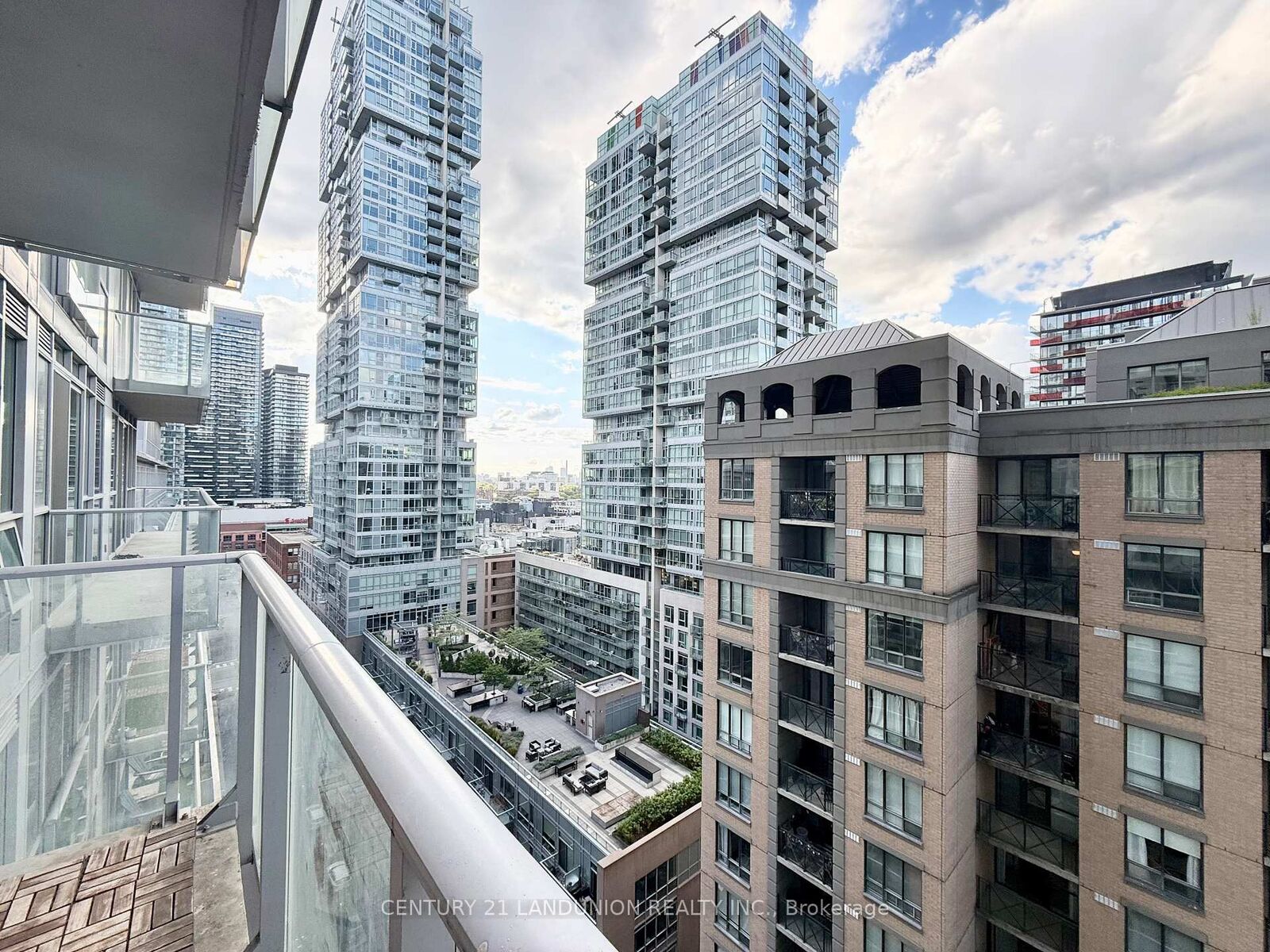 Property Photo:  126 Simcoe Street 1505  ON M5H 4E6 