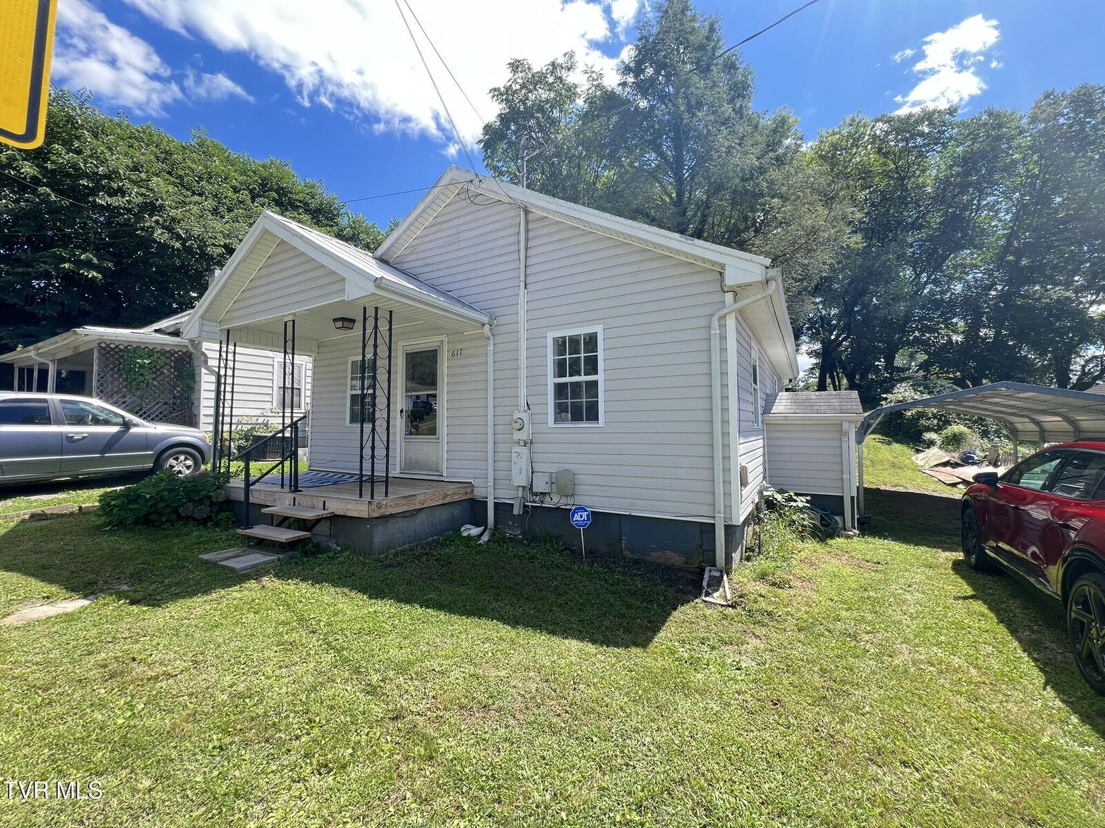 Property Photo: 617 Dixie Street VA 24201