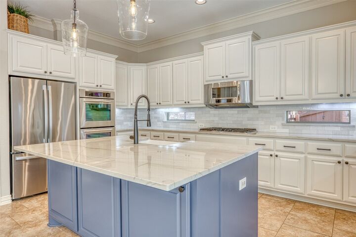 Property Photo: 1137 Waimea Bend TX 78681