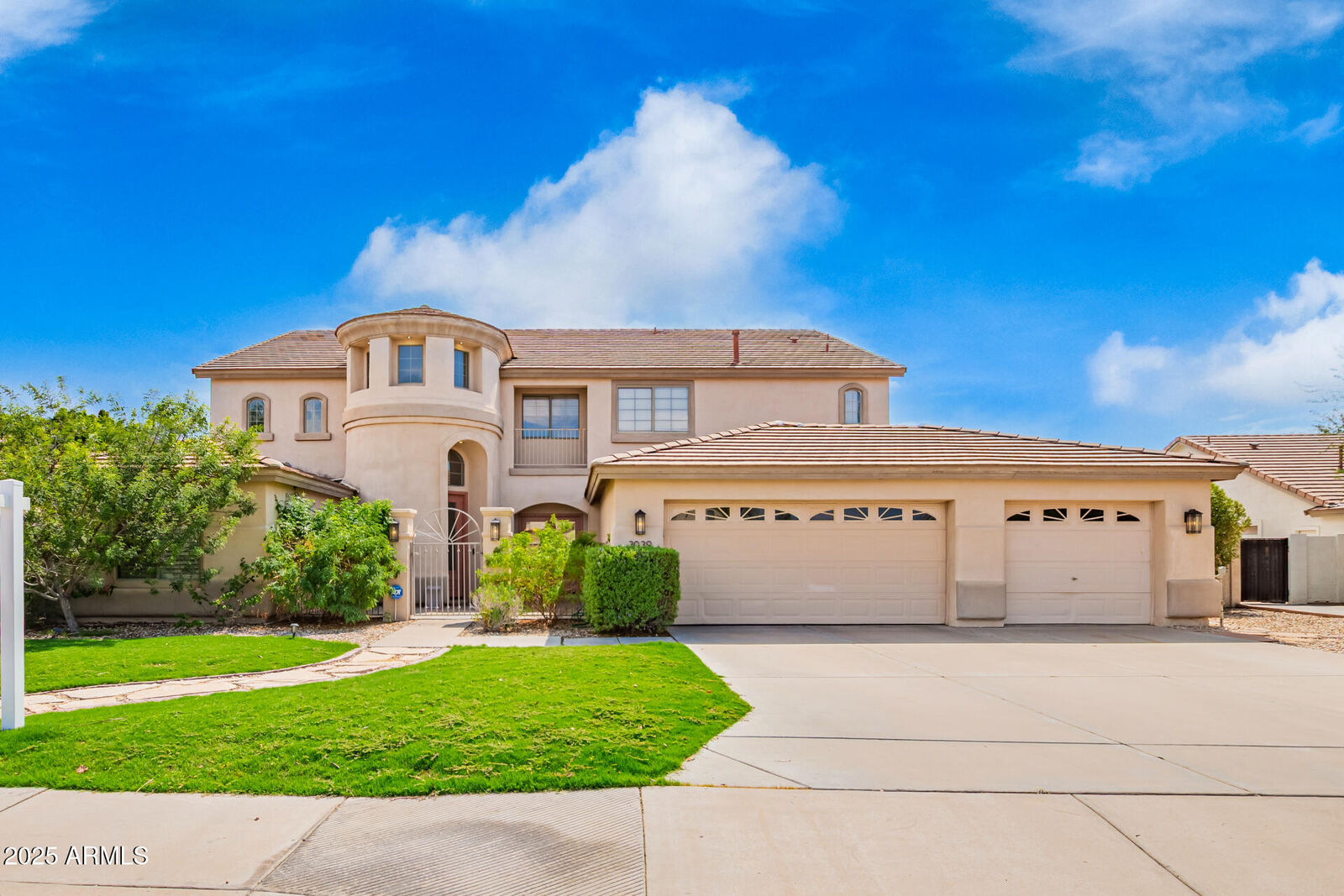 Property Photo:  3039 E Hope Street  AZ 85213 