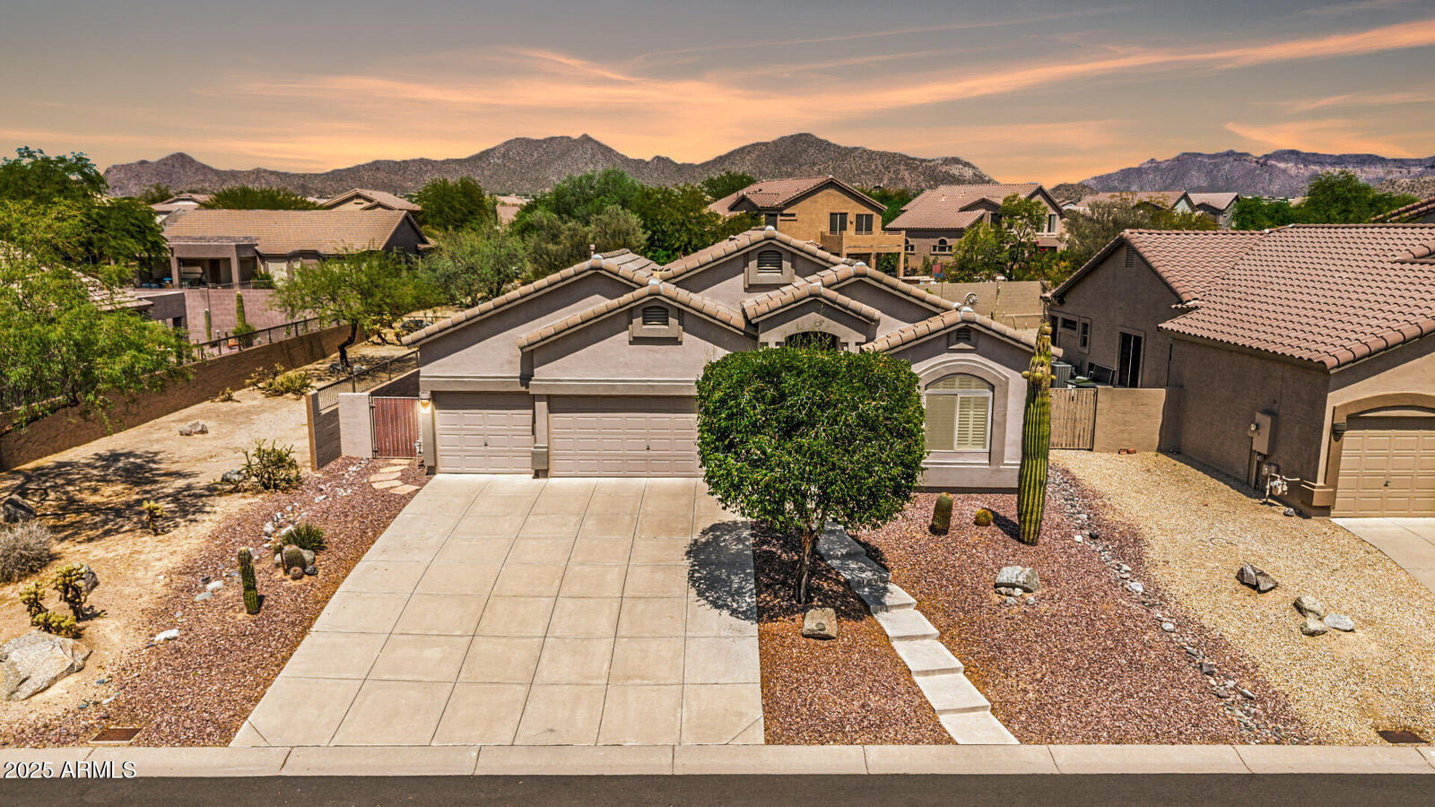 Property Photo:  2935 N Avoca Circle  AZ 85207 
