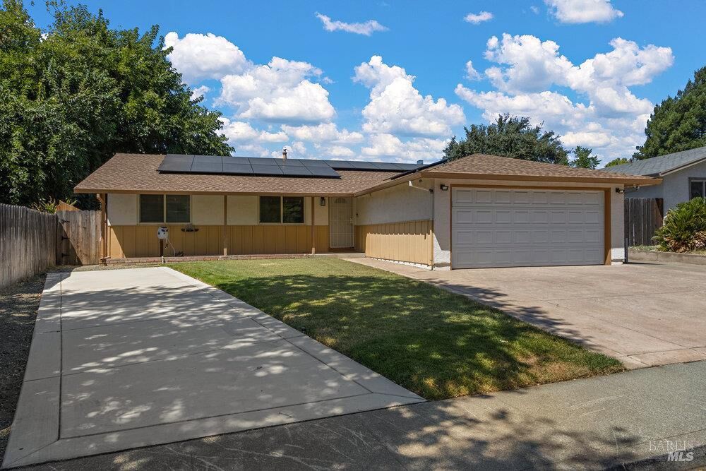 Property Photo: 430 Burlington Drive CA 95687