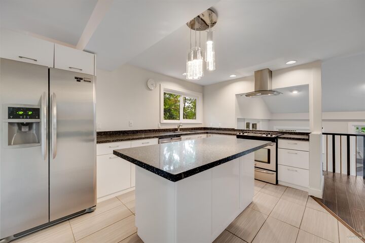 271 Montroyal Boulevard — photo 1