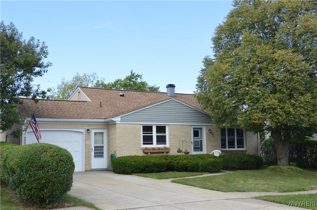 Property Photo: 8 Bahama Lane NY 14225