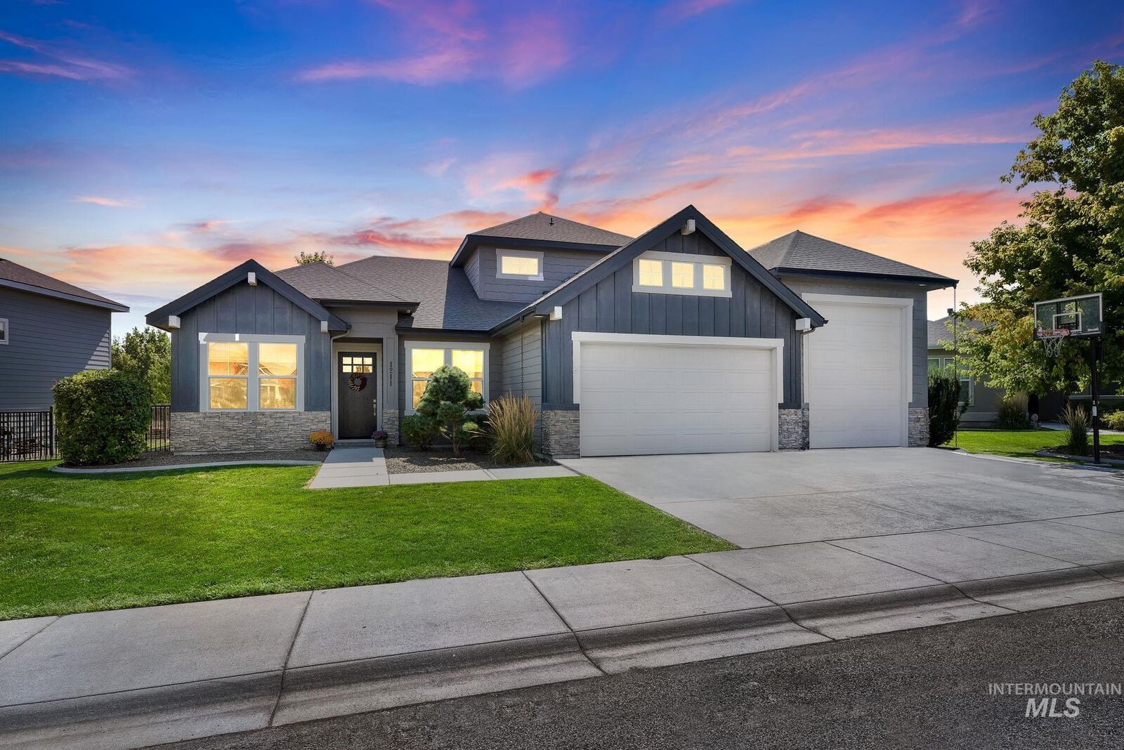 Property Photo: 1211 W Tanzanite Dr ID 83634