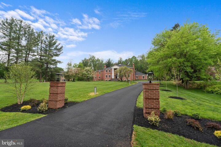 Property Photo:  10821 Barn Wood Lane  MD 20854 