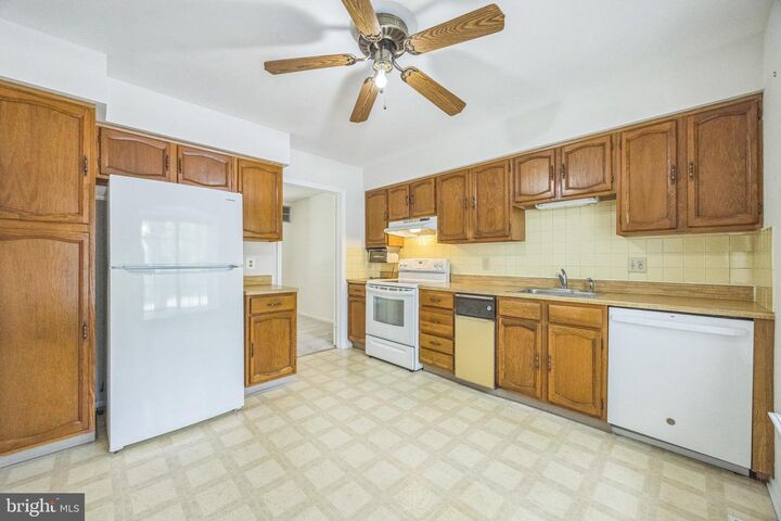 Property Photo: 838 Kings Croft NJ 08034
