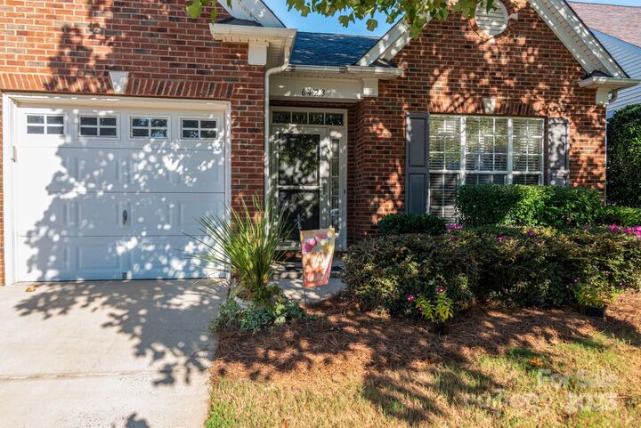 Property Photo: 6423 Ridgeview Commons Drive NC 28269