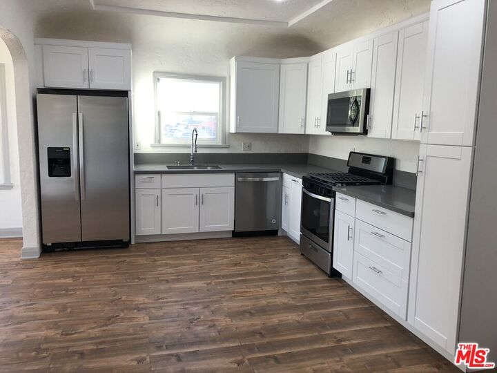 Property Photo: 2901 Somerset Dr CA 90016