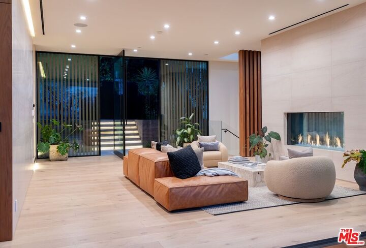 Property Photo:  3748 Berry Dr  CA 91604 