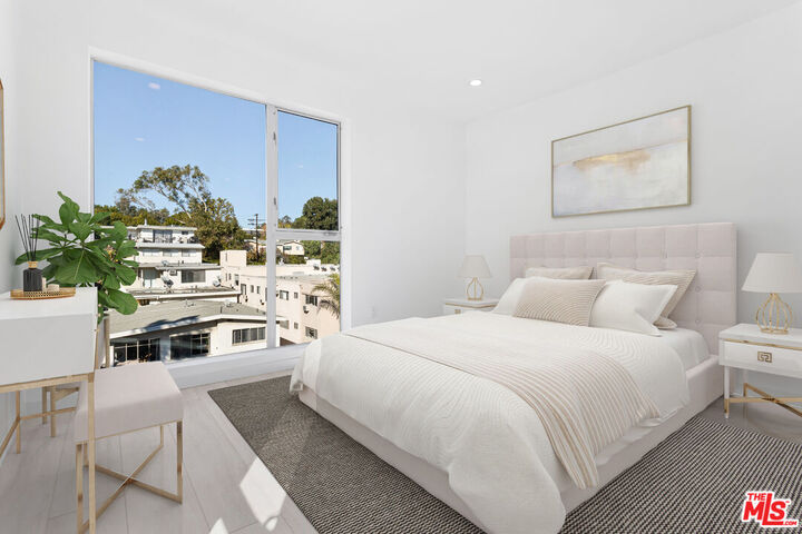 Property Photo:  11620 Chenault St  CA 90049 