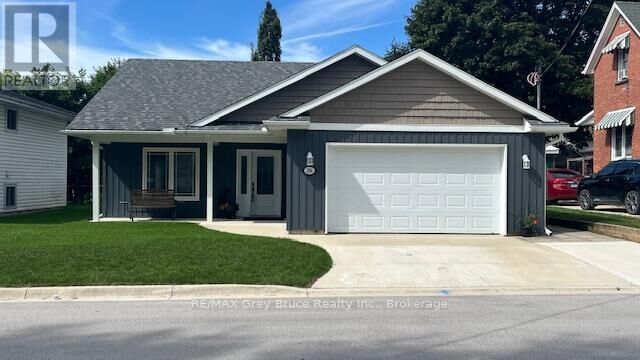 Property Photo:  206 4th Avenue Southwest  ON N0G 1L0 
