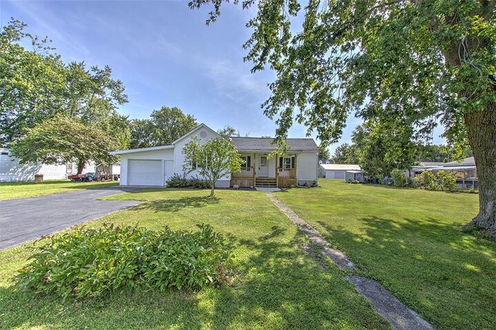 212 N Oak St  Maroa IL 61756 photo