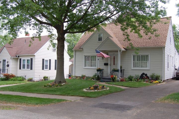 Property Photo: 627 Ardmore Avenue PA 16505