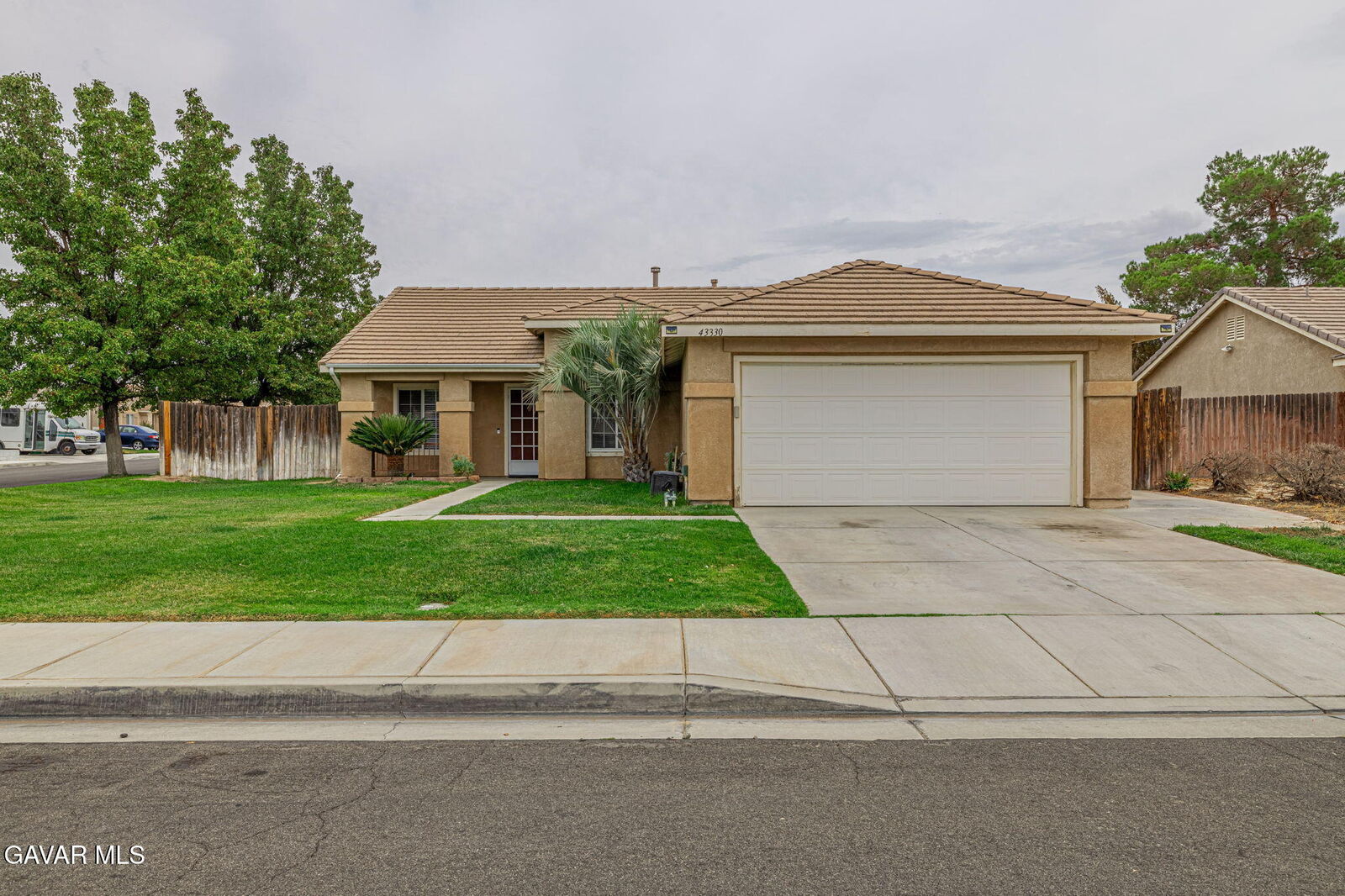 Property Photo:  43330 E 33rd Street  CA 93535 