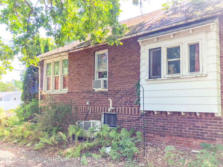 Property Photo:  2812 Pleasant Grove Road  MI 48910 