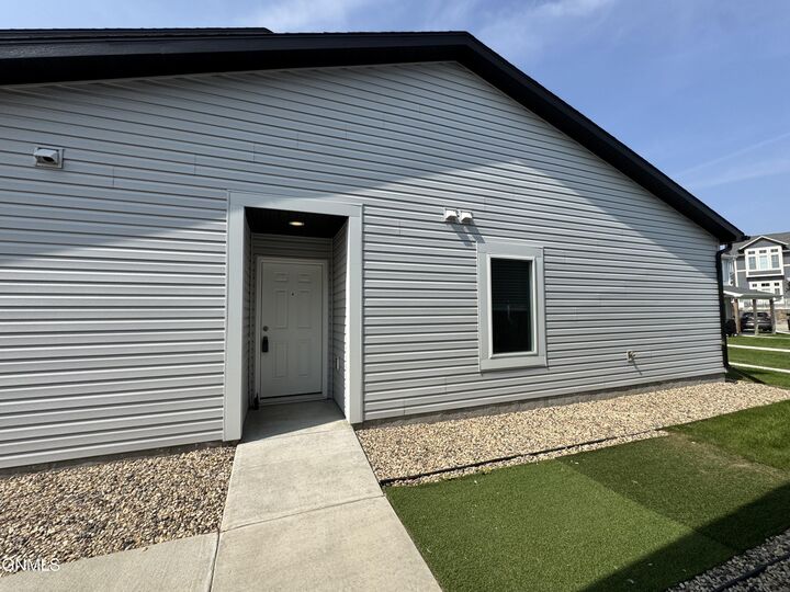 Property Photo:  114 Kenner Loop  ND 58504 
