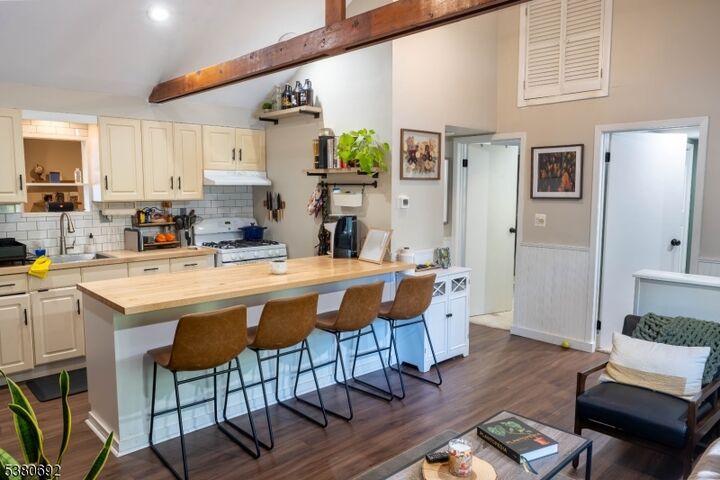 Property Photo:  48 Lonaconing Rd  NJ 07422 