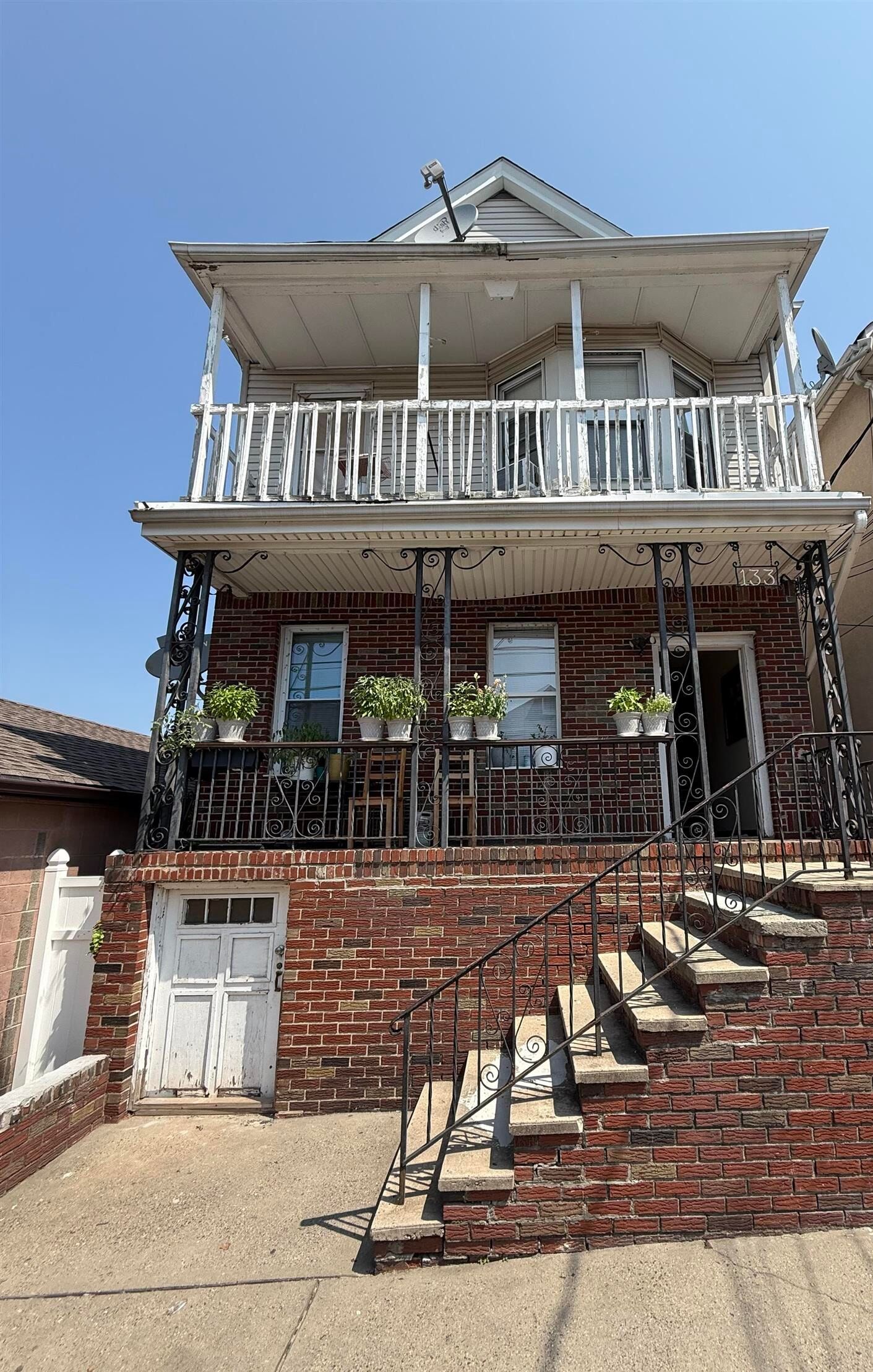 Property Photo: 133 West 20th St 4 NJ 07002